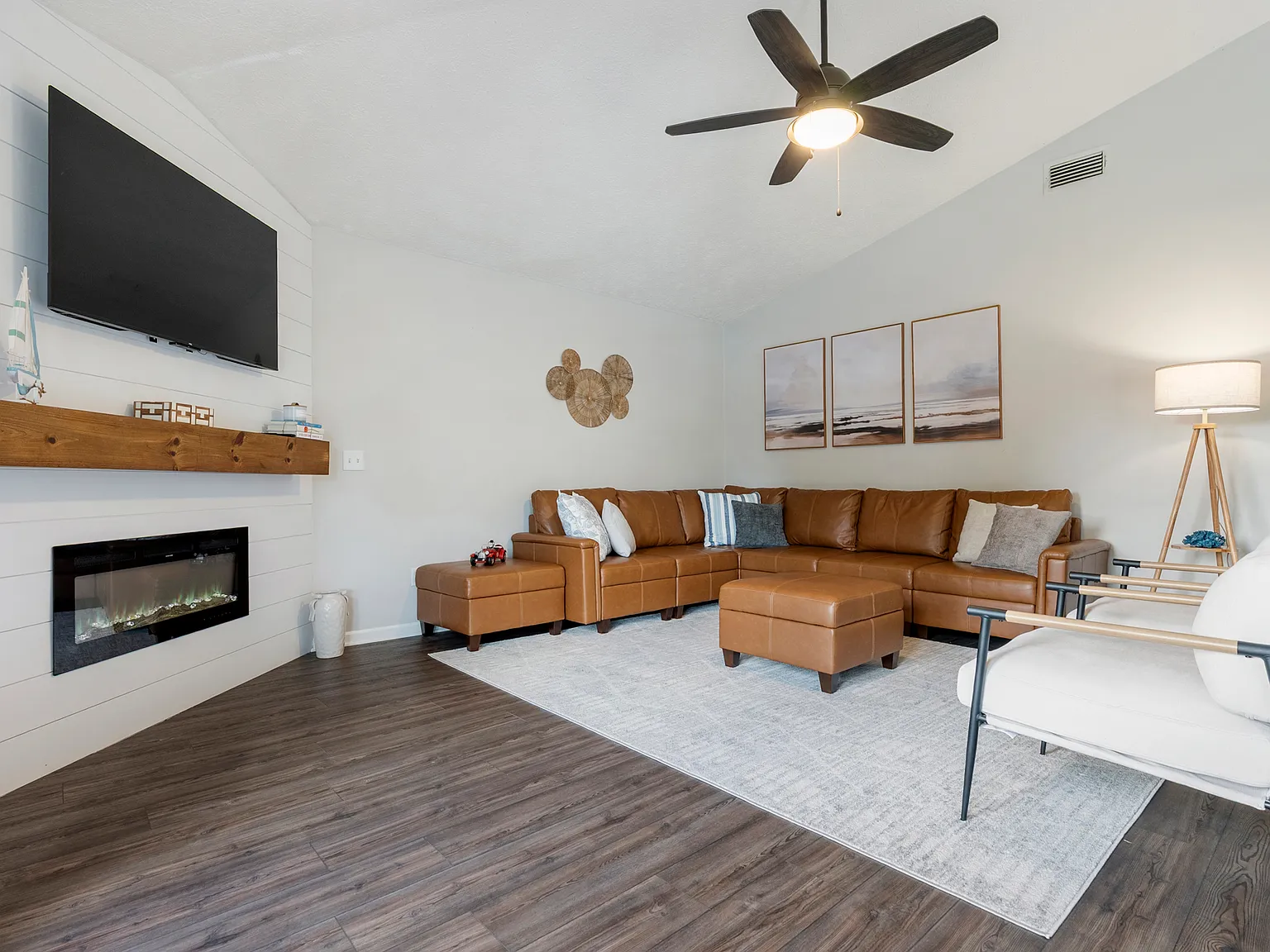4 bed, 2022 sqft, $4,000 — Photo 2