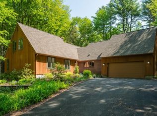 84 High Point Dr, Amherst, MA 01002