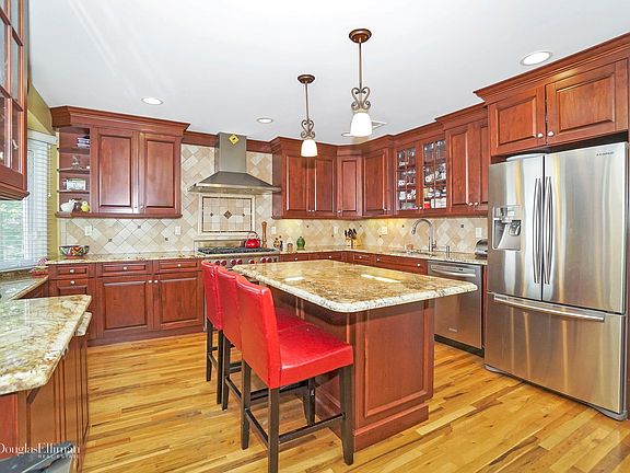 5th image of 1734 Park Dr