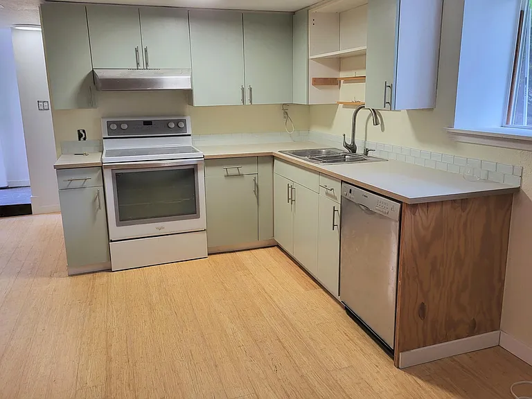 110 W Boston St — Photo 13