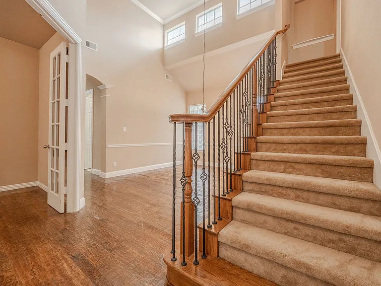 2200 Stone Creek Dr — Photo 6