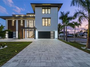 256 Trade Winds AVE, NAPLES, FL 34108