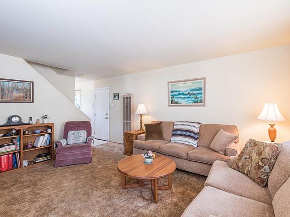 4th image of 1221 Alicante Dr