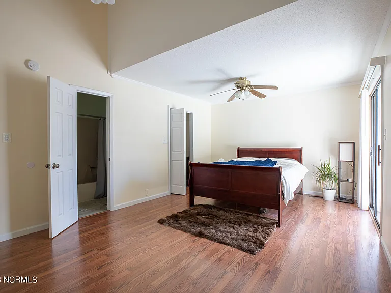 204 Doris Ave E — Photo 14
