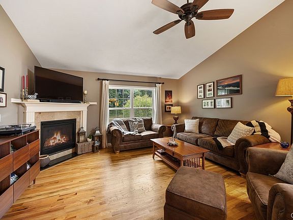4th image of 158 Slindes Woods Cir