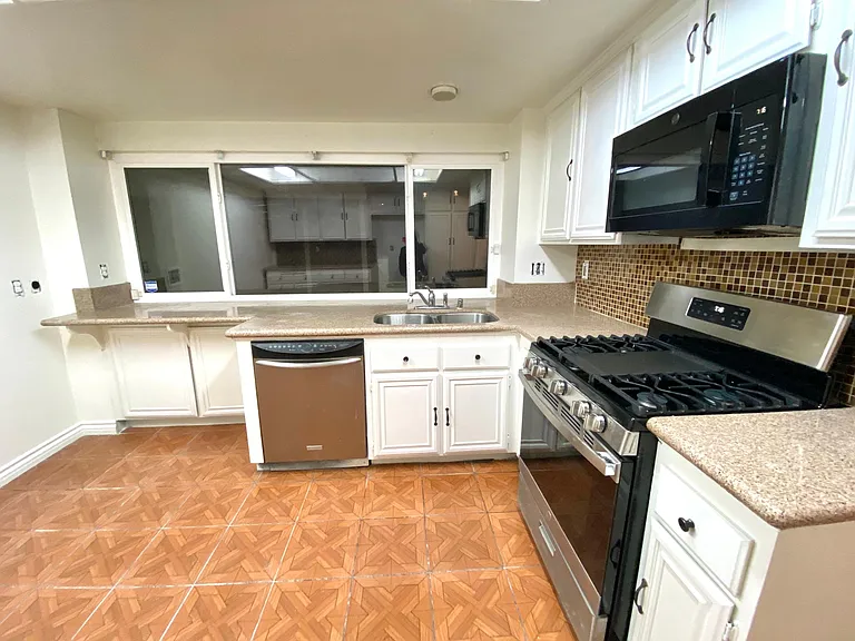 12900 Pan Am Blvd — Photo 8