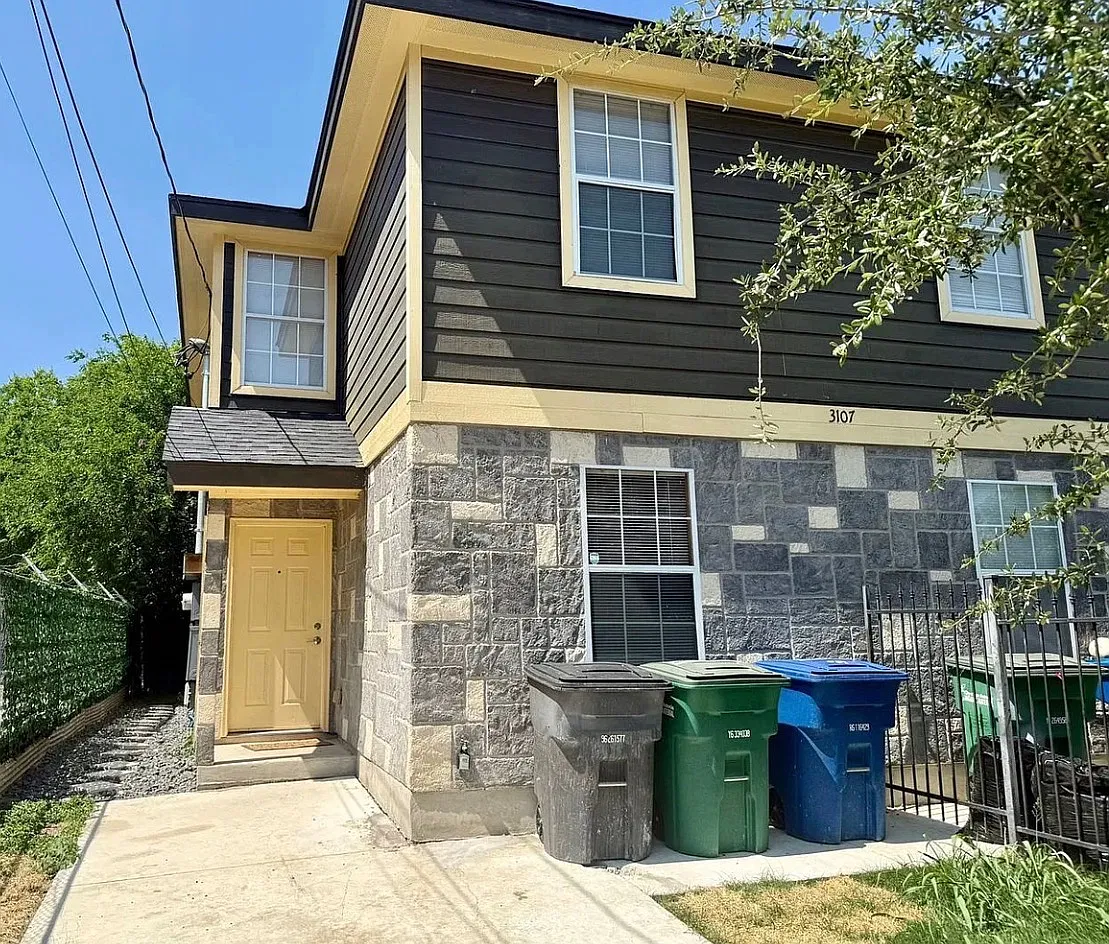 3 bed, 1218 sqft, $1,600 — Photo 1