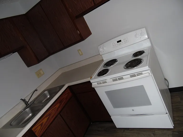 Arnold's Park Apartments — Photo 15