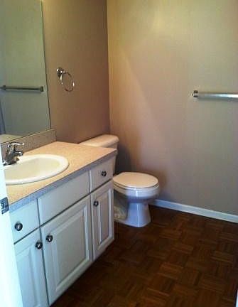 5th image of 712 W Barrington Cir #122