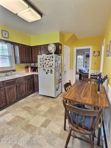 4th image of 104 Frederick Avenue