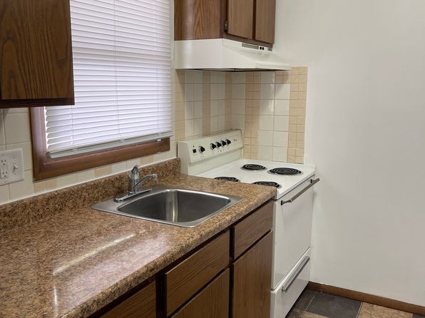 500 N Broad St APT 4, Galesburg, IL 61401