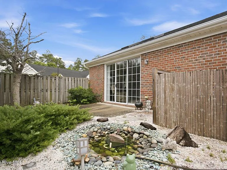 5006 Carleton Dr #113 — Photo 33