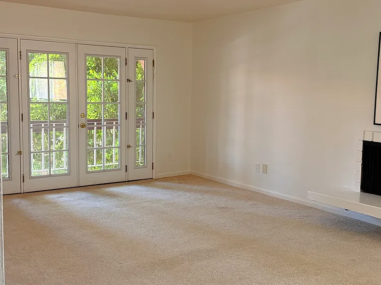 6600 Warner Ave — Photo 10