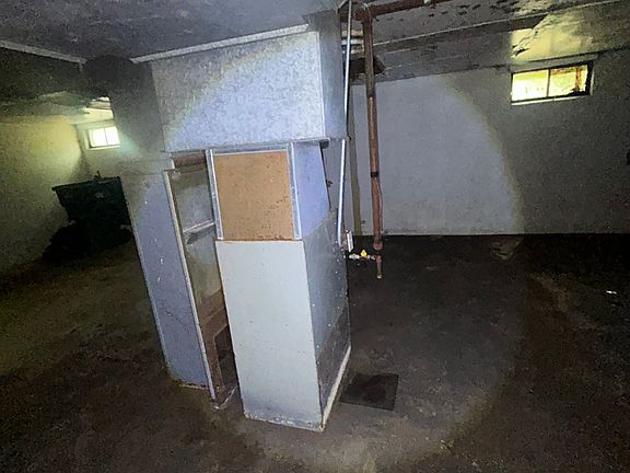 2nd image of 2418 Renois Ln