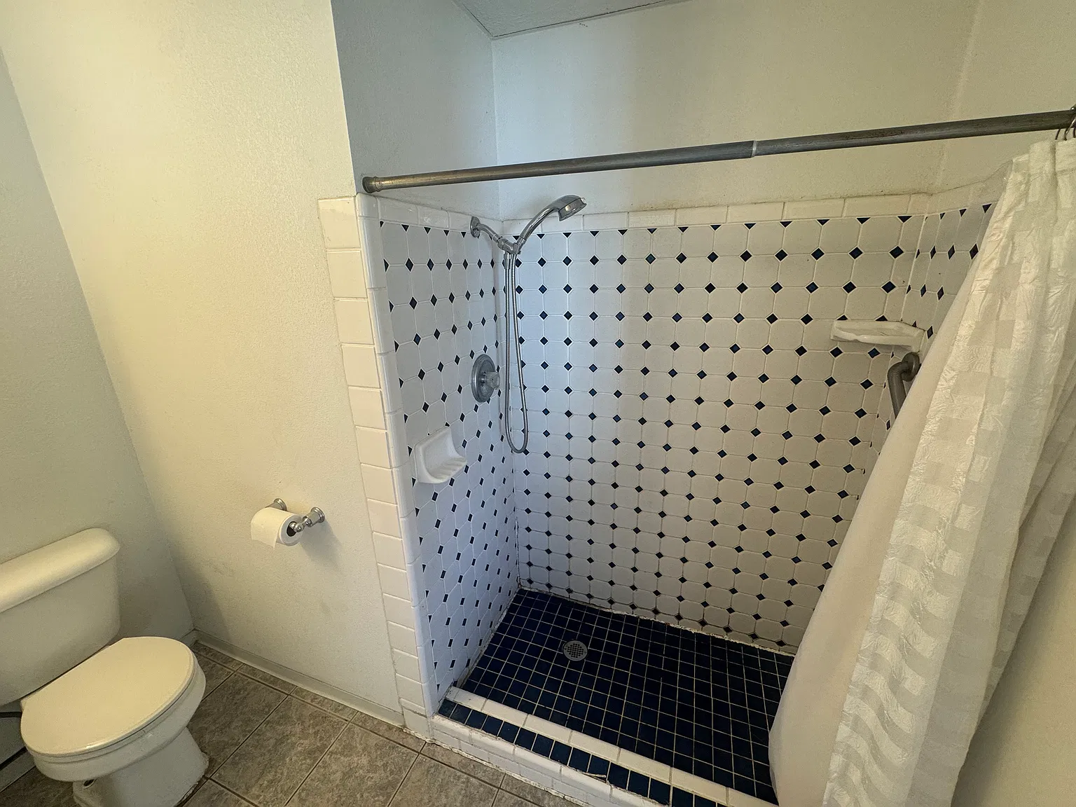 1 bed, 1300 sqft, $900 — Photo 4
