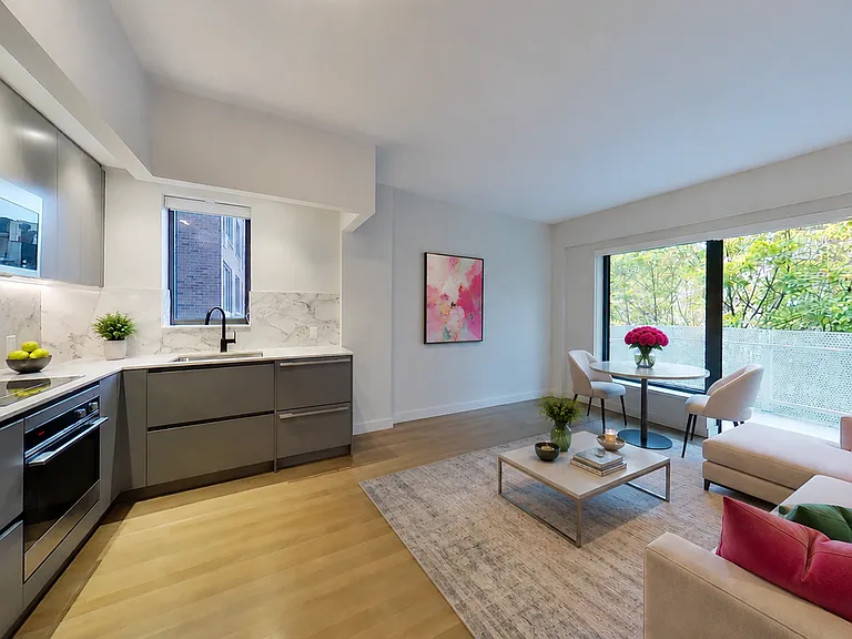 515 E 86th St #605 — Photo 1