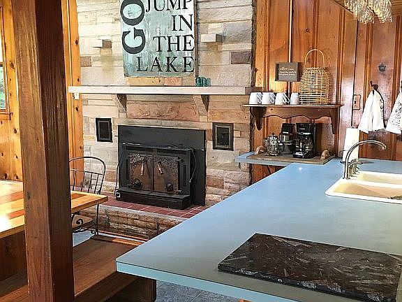 Kitchen/dining 