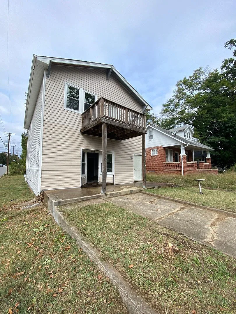 2 bed, 1.0 bath, 960 sqft, $1,300 — Photo 2