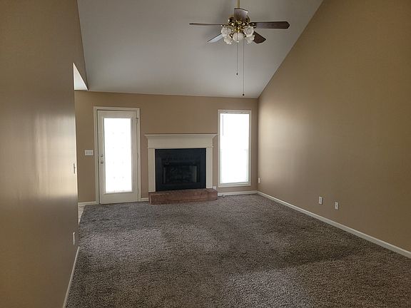 3rd image of 913 Avery Green Ct