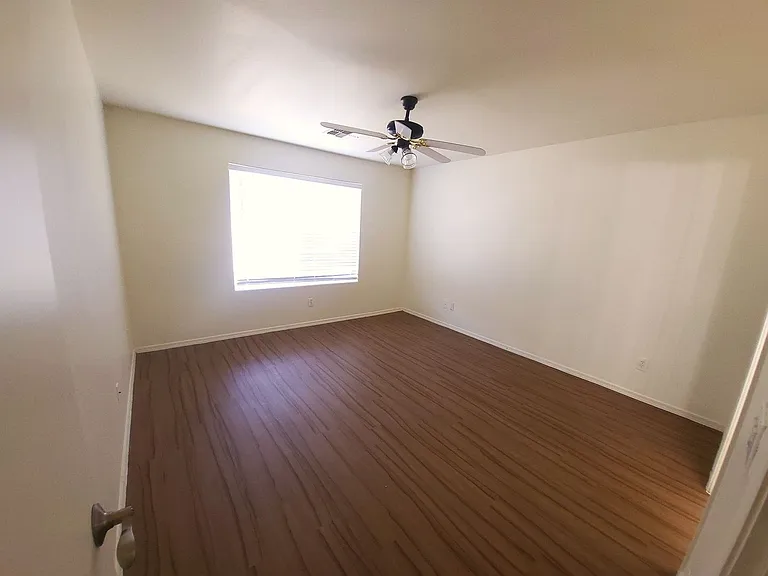 2634 E Paradise Ln — Photo 15