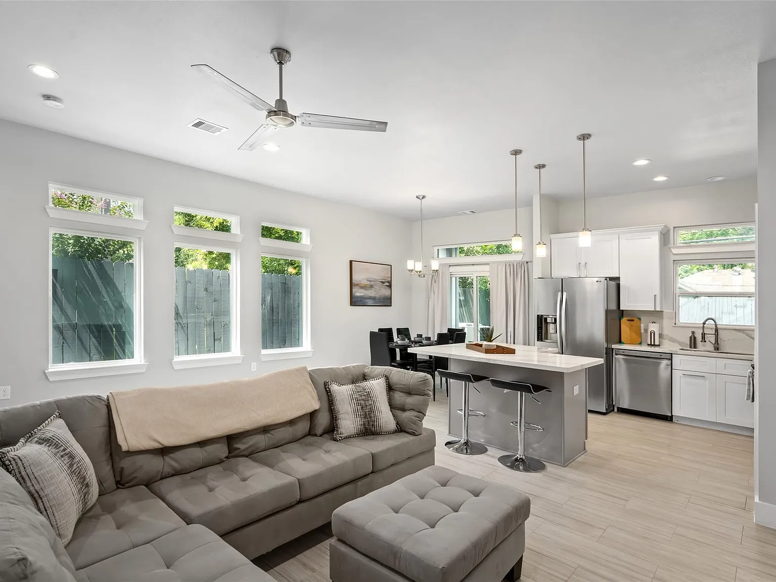 3 bed, 2.5 bath, 1850 sqft, $2,650 — Photo 2