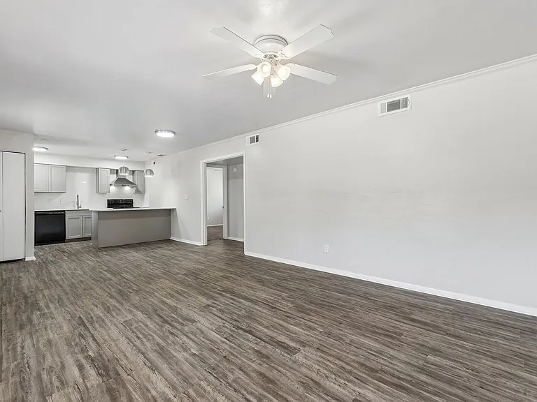 Terraces at Nichols Hills Renovated Two-Bedrooms — Photo 20