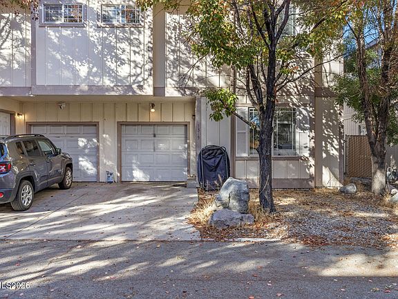 3rd image of 1313 Powell Ln