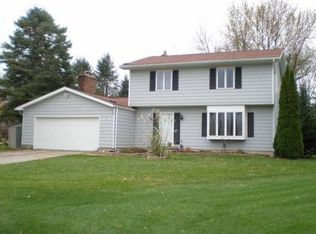 12887 Crescent Cir, Grand Ledge, MI 48837