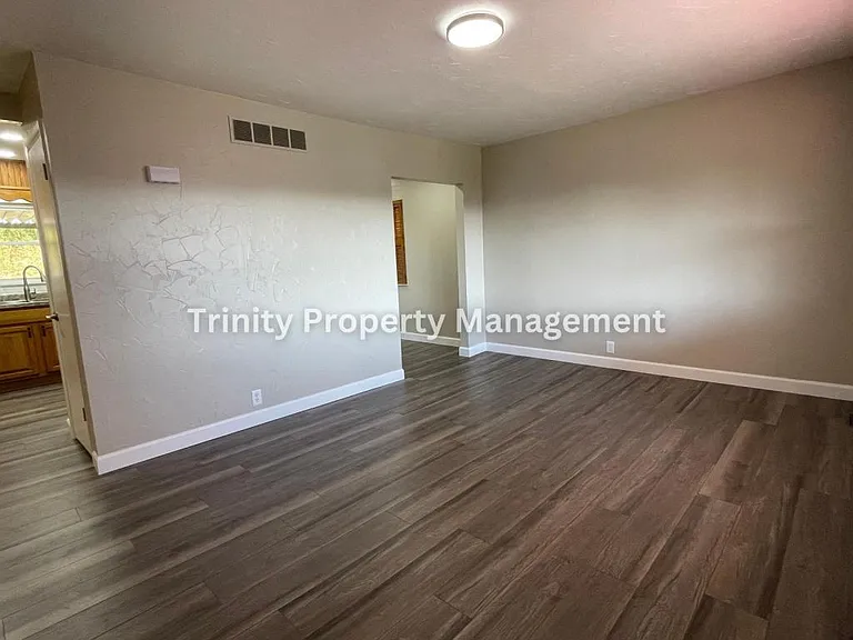 305 Michael St — Photo 3