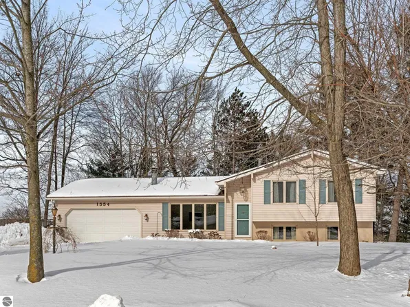 1554 Ridge View Ct, Traverse City, MI 49686