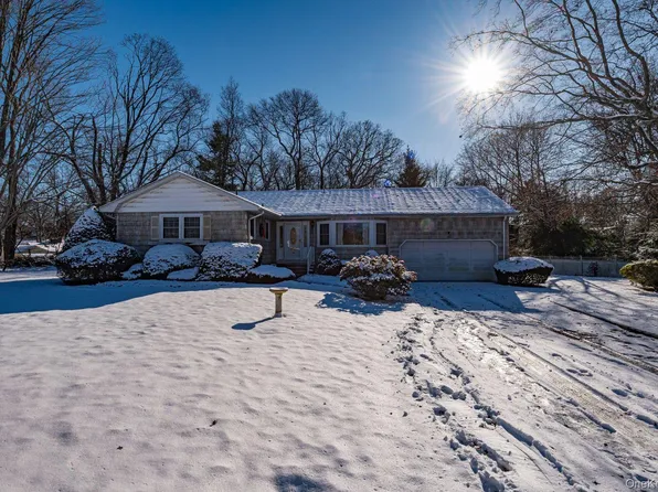 46 Crestwood Drive, Huntington Station, NY 11746