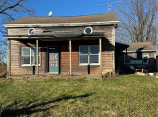 9723 Pearson Rd, Middleport, NY 14105