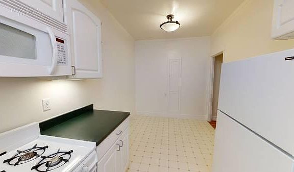 2nd image of 1935 Franklin St APT 207