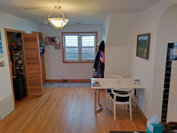 5th image of 3221 N Wilton Ave APT 3F