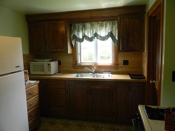 5th image of 20285 Oak St