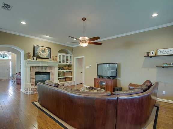 5th image of 2681 Poinsettia Dr