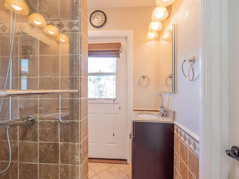 8538 Remick Ave — Photo 21