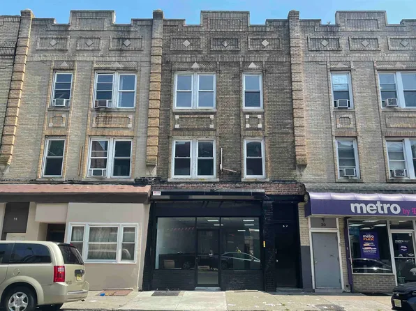 32 Martin Luther King Jr Drive image 1 of 38