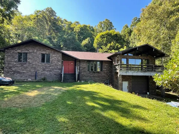 1217 W Main St, Sophia, WV 25921