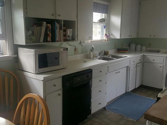 4th image of 1013 N Robert St