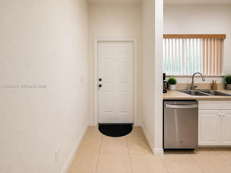 3856 SW 48th Ave — Photo 13