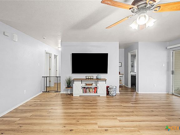 4th image of 4500 Aspen Dr