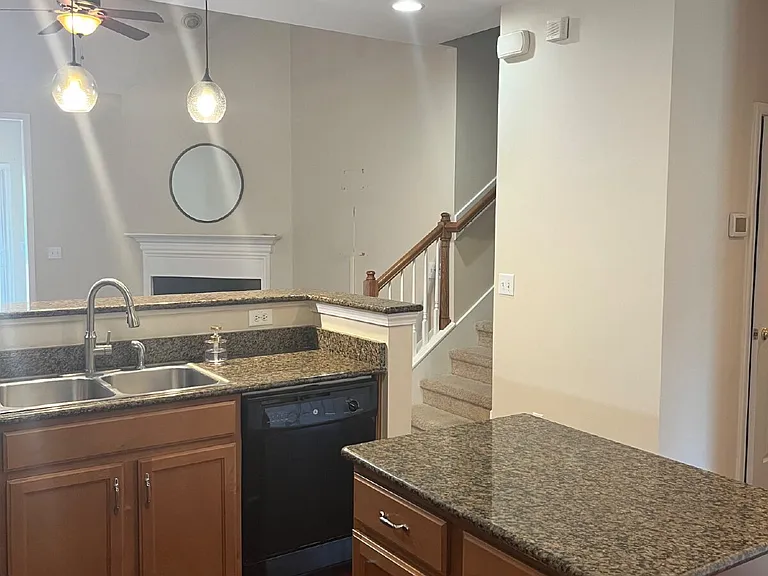 7529 Kemberton Ct — Photo 7