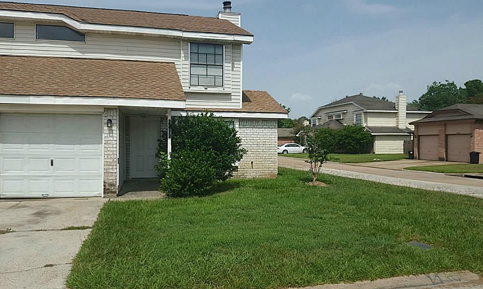 1st image of 10056 Emerald Creek Dr