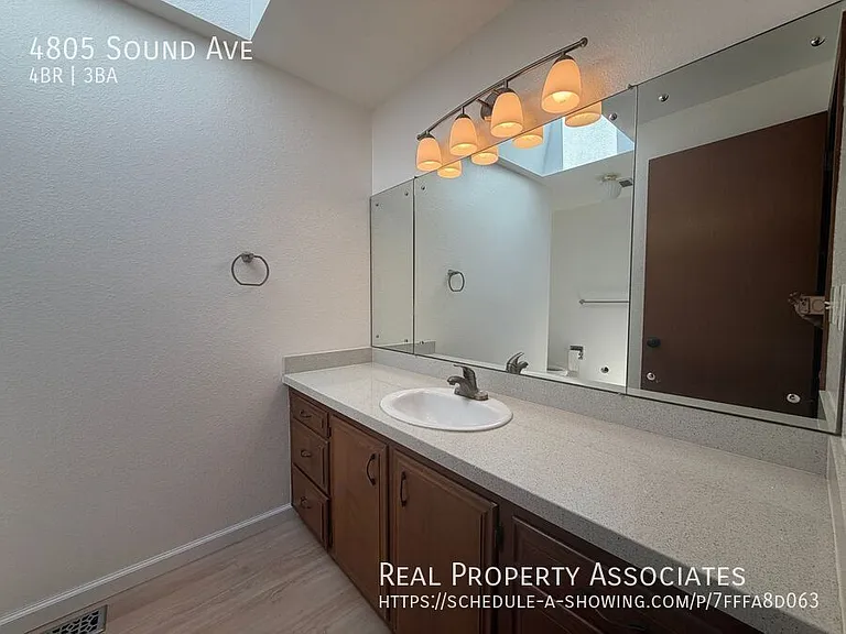 4805 Sound Ave — Photo 8
