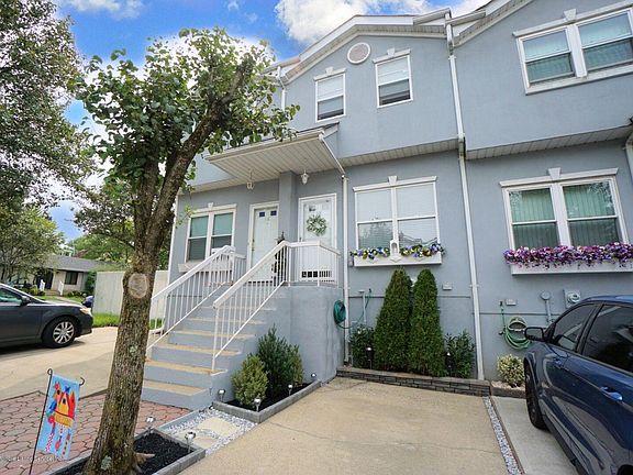 2nd image of 18 Crown Ave