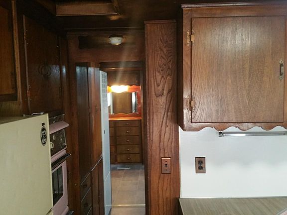 4th image of 334 Devoe St NE Trailer 8
