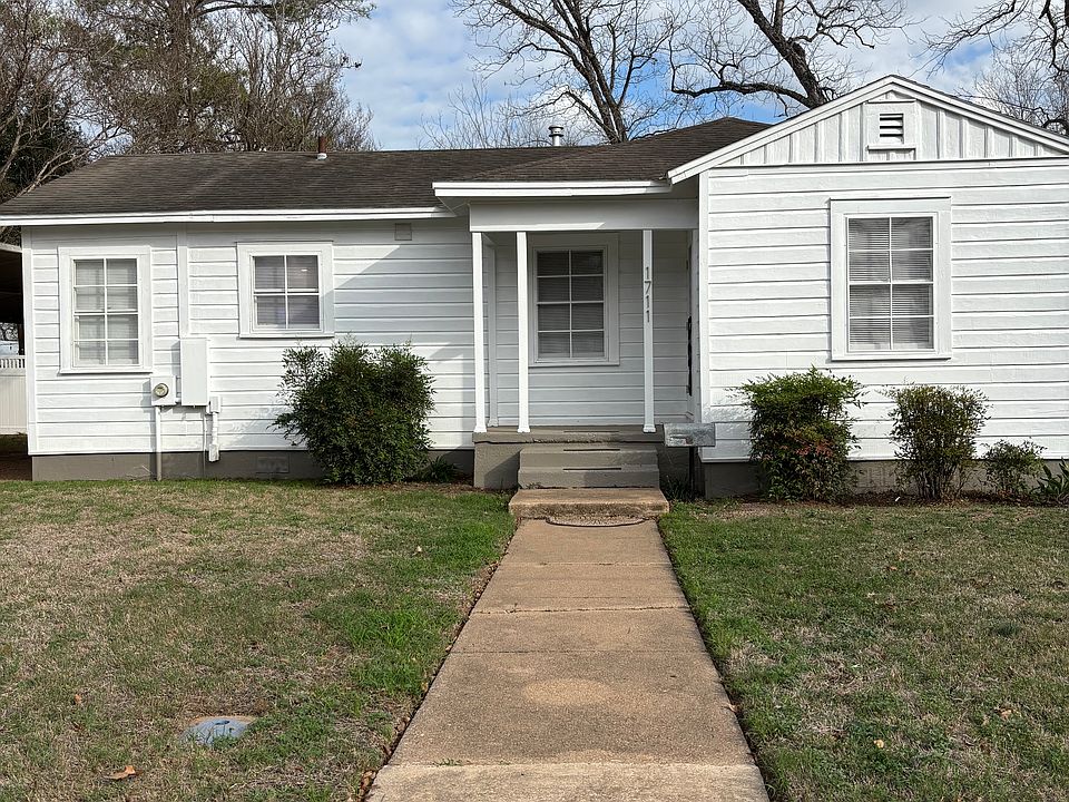 front of house 1711 Garfield St.