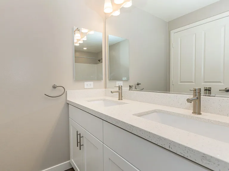 Los Alamitos Luxury Apartments — Photo 44