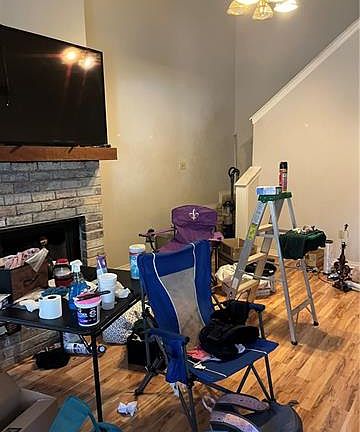 3rd image of 119 Walnut St